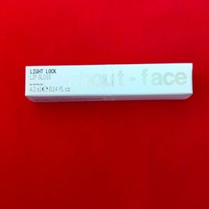 Light Lock Lip Gloss